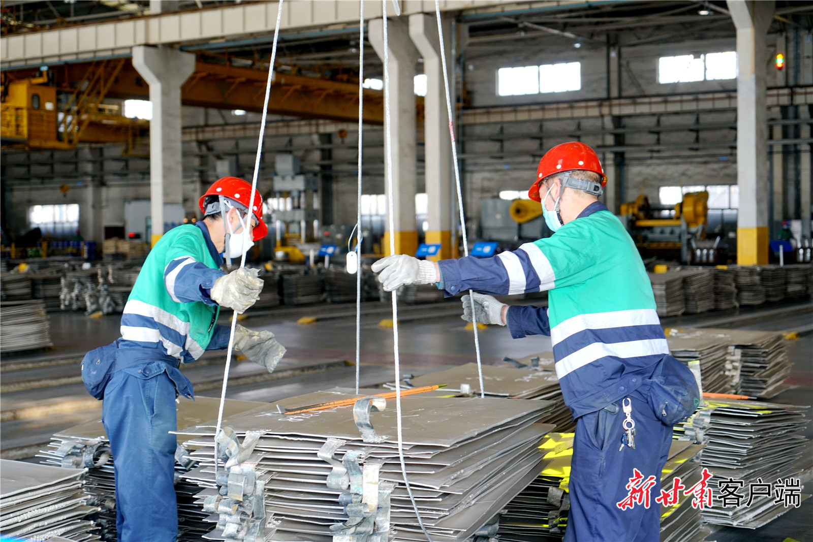 主力板块资金流入前10:光伏设备流入925亿元、电网设备流入526亿元